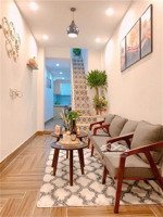 nhà đẹp giá chỉ nhỉnh 2 tỷ ngay trung tâm thành phố, kiệt thoáng sát mặt tiền, gần cầu rồng.