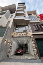 nguyễn văn cừ dt47m2 mt 4 giá 19.5 tỷ. 7 tầng thang máy, full nội thất, gara oto.