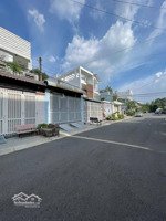 cho thuê nhà hiệp thành khu dân cư thị uỷ 1 triệt 2 lầu 1 sẹc đường yesin thủ dầu một bình dương
n