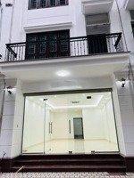 cho thuê nhà riêng vũ phạm hàm- trung hòa: dt 75m² x 6 tầng, nở hậu, thông sàn, ô tô đỗ. giá 28tr