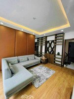 cô chú lớn tuổi nên bán nhà về ở với con 3 tầng sân thượng