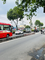 bán nhà mặt tiền ql 22 , gần trung chánh . nhỉnh 6tỷ , đường rộng 15m , có vỉa hè .