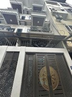 gia đình chuyển vào sài gòn,muốn bán nhanh căn nhà phân lô đẹp giá hợp lý