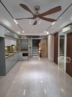 nhà mới 6 tầng - hồng tiến - ngõ thông - gara ô tô - cách mặt phố chỉ 30m.