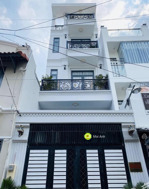 hàng ngộp. định cư nước ngoài cần bán gấp căn nhà mặt tiền lê quốc hưng q4 4x22m. 3 lầu. giá 32 tỷ