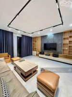 nhà đẹp ở ngay- cách mặt phố 20m- thang máy mới xây 1 năm - sổ đỏ vuông đẹp