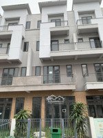 cần bán gấp căn shophouse tại vsip bắc ninh, 6,3 tỷ, 75m2, chính chủ uy tín,chỉ việc sách valy đến