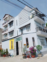 bán căn nhà góc 2mt 6.85x10.75=70m2. 3tầng. 4pn. đường 7m. có giá đầu tư 5.5 tỷ còn tl