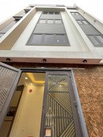 nhỉnh 6 tỷ, nhà thạch bàn 33m2 x 5 tầng dân xây mới đẹp, lô góc 3 mặt thoáng, bếp thoáng