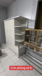 còn phòng số 6 rộng 30m2 ở tầng 3, cách trường kinh doanh và công nghệ 700m