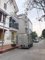 bán nhà 3 tầng lô góc 3 mặt thoáng ô tô tránh vỉa hè rộng vị trí: gia lâm