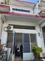 hẻm 5 m, xe ô tô đến nhà có sân trước rộng rãi, đã chia làm 2 căn vừa ở vừa cho thuê khai thác tốt