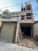 hàng chào đầu tư . bán nhà 4 tầng xây mới tinh độc lập - sân cổng trước và sân sau riêng
