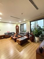 hiếm có khó tìm, căn hộ diện tích lớn nhất tòa terra. thiết kế rộng, phù hợp gia đình đông người.