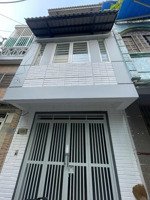 hoàng sa q1 - 27m2- 1 trệt 2 lầu - ngang 3,5m dài 7,4m nở hậu. nhà mới ở ngay