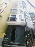 lõi trung tâm phường phú diễn. bán nhà 6 tầng thang máy, ngõ rộng ôtô đỗ cửa,tổng 7 phòng ngủ...