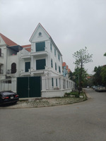 cho thuê bt góc 223m,350m ,nhà thô hoàn thiện ngoài.giá rẻ nhất kđt