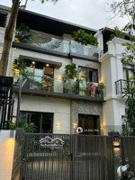 siêu phẩm ! cho thuê biệt thự liền kề trung tâm phú mỹ hưng 4pn nội thất hiện đại . vào ở ngay