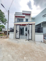 2.39 tỷ / bán nhà 1 trệt 1 lầu mt đường thái hòa 93, p.thái hòa, tp.tân uyên. gần chợ chí hùng