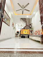 chính chủ em cần bán nhà 3 tầng 1 tum tại la phù 5,x tỷ - full nội thất