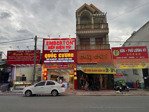 bán nhà 3 tầng vissip1 bình dương. sát da8, hàng xóm em bán, sổ hồng ở nhà. 