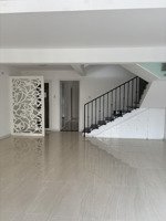 cho thuê shophouse 34 hưng gia 5, 32 triệu, 160m2, 2pn, 2wc, mặt tiền rộng 20m, hướng nam