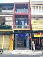 nhà mặt đường lạc long quân, gân chợ tiện kinh doanh, dt: 3,4x14m, 3 lầu