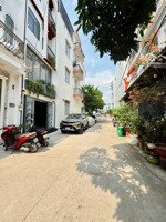 bán nhà thạnh lộc 19, nhà mới xây đẹp 1 lửng 3 lầu, xe hơi đổ cửa, gần sát bên chợ cầu đồng