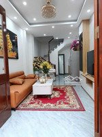 nhà mới đẹp cách cầu vĩnh tuy vài trăm mét, chỉ 6 tỷ có nhà 5 tầng mới toanh.