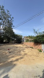 đất thổ gần biển, ngang 5,7m. đường ô tô, giá 1 tỷ 300 triệu