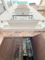 cầu giấy - khu vực vip - gần phố - 7 tầng thang máy - 40m2 x 7t - mt 4,6m