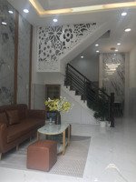 nhà kết cấu: 1 trệt 1 lầu sân thượng. diện tích 4m 12.5m gồm phòng khách, phòng bếp, 3 pn (có