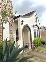 cho thuê villa nguyên căn full nội thất 230m2 khu vực yên tĩnh, đường ô tô, sân vườn rộng, nội thất