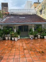 căn nhà cấp bốn. bùi thị xuân dt 250. ngang 15. cần bán