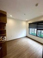 cho thuê căn hộ 2pn2wc bếp rèm, view ngoài nhìn về cụm tiện ích s8 - hướng tây bắc.