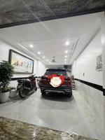 trung tâm long biên 6 tầng thang máy dòng tiền 15tr/tháng 9,6 tỷ