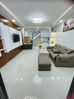 bán nhà lạc long quân, p3, quận 11, nhà sửa mới sạch đẹp ở liền, nở hậu nhẹ, gần giáo xứ bình thới