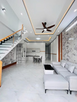 nhà lầu ngay ngã tư bến cá 5x16 xây dựng hiện đại chỉ 700tr sở hữu ngay cả nhà cả đất