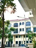 định cư nước ngoài cần bán nhà phố view sông senturia nam sài gòn