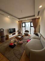 chính chủ cho thuê căn 2pn - 90m2 có nội thất, tầng trung tòa paragon, giá 13 triệu. lh: 