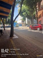 bán nhà 1 trệt 2 lầu 1 lửng trung tâm thương mại