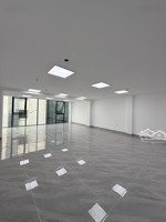 cho thuê nhà mặt phố nguyễn hoàng tôn 200m2 x3 tầng mt 10m, kinh doanh mọi loại hình giá 200tr/th