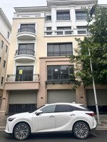 bán lk mặt đường 30m, phố thương mại , giá không tưởng.