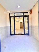 nhà đẹp ở ngay _ dt 40m_ 2 tầng_ hẻm đẹp sạch sẽ thoáng_ xe hơi sát nhà