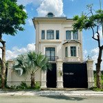 tin thật 100%. khuôn biệt thự ngay bát nàn, thạnh mỹ lợi, quận 2. 8x20m. cn: 160m2. giá chỉ 28 tỷ