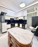 p cho thuê nhà 1 trệt 3 lầu mặt tiền nguyễn thị minh khai