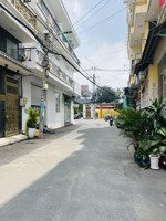 nhỉnh 5 tỷ bán nhà 3 lầu sát hiệp thành city . nhà 4 phòng , đường ô tô đi ngang . 60m2 .