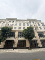 với đơn giá 140tr/m2 vịnh tây 75m, mặt tiền 5m hướng đông nam thoáng mát giá chỉ hơn 10tỷ bp