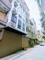 cho thuê nhà nguyên căn 8 tầng, quan nhân, nhân chính, thanh xuân, giá 56 triệu.