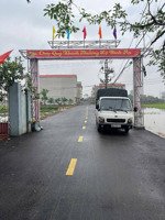 diện tích rộng,khu trung tâm,bạt ngàn tiện ích,dân cư đông đúc an ninh tốt,gần sân vận động,ở sướng